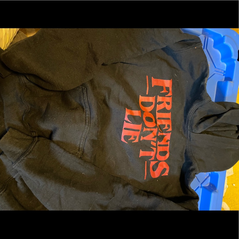 Stranger Things - Friends don’t lie sweatshirt boys size XL